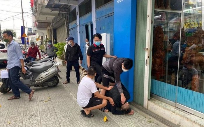 Bị chiếm đoạt mất xe máy, nhóm thanh niên giả vờ thông báo trúng thưởng để lừa bắt kẻ gian