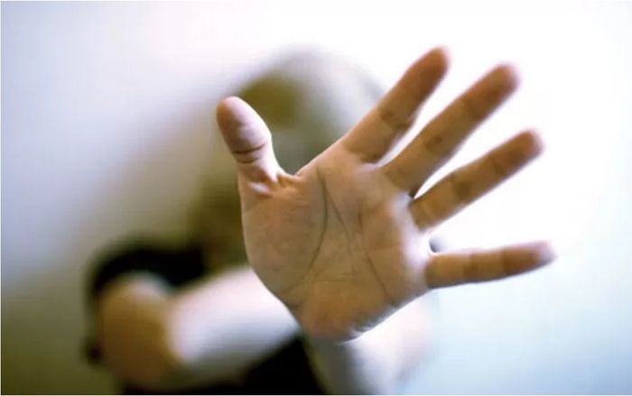 Mẹ đánh con 35 tuổi 2.000 lần đến chết, chàng trai gục dưới đất vẫn không buông tha