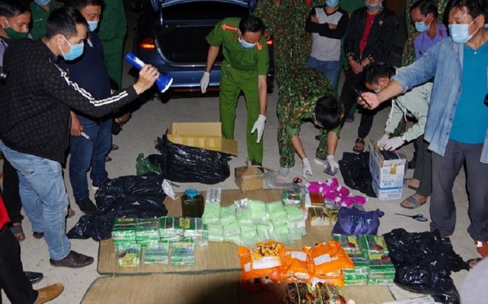 Bắt quả tang cặp đôi vận chuyển 77kg ma túy