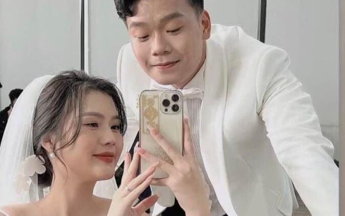 Trung vệ Thành Chung và bạn gái Tố Uyên sẽ tổ chức ăn hỏi vào ngày mai