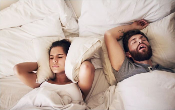 Ngáy ngủ nguy hiểm ra sao và chuyên gia có mẹo đơn giản nào để khắc phục?