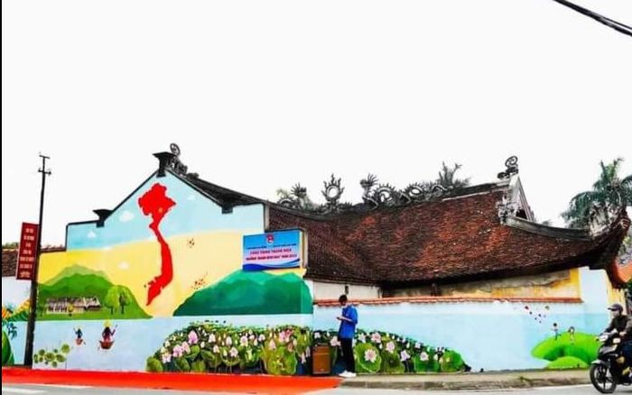 Khẩn cấp xóa 'bích họa' xâm hại di tích cấp quốc gia từ thời hậu Lê