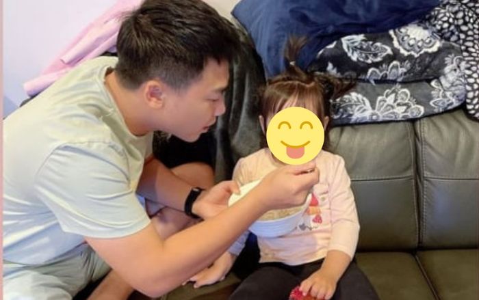 Bạn trai cũ Hoà Minzy bất ngờ khoe khoảnh khắc chăm sóc ân cần, tỉ mỉ một nhóc tỳ lạ mặt