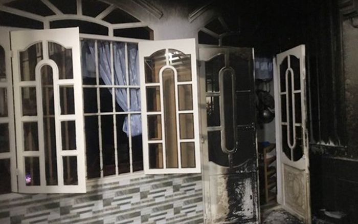 Bị ngăn cấm chuyện tình cảm, nam thanh niên đổ xăng đốt nhà bạn gái