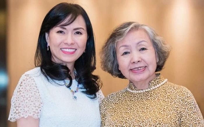 Chân dung vợ ông Hồ Nhân: Xinh đẹp, giỏi giang, tiểu thư của gia tộc quyền thế!