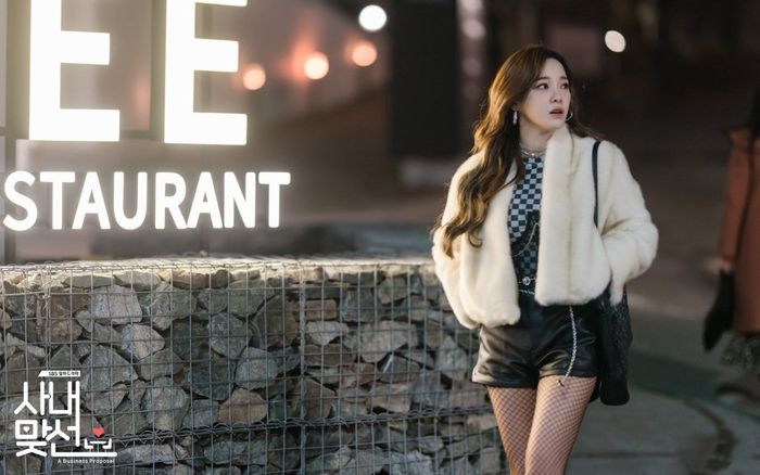 Nữ chính 'Hẹn Hò Chốn Công Sở' ép cân cấp tốc trong 23 ngày để có body siêu mỏng như truyện