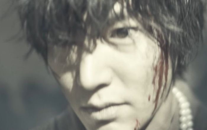 Lee Min Ho máu me đầy mặt, khóc nức nở trong phim mới