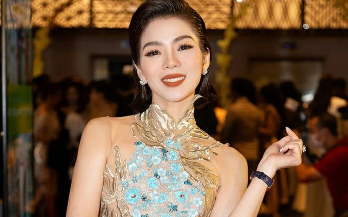 Lệ Quyên 'sướng rơn' khi bị nghi mặc quần độn mông