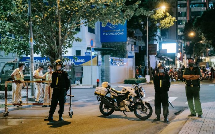 Công an khám xét nhà bà Nguyễn Phương Hằng trong đêm
