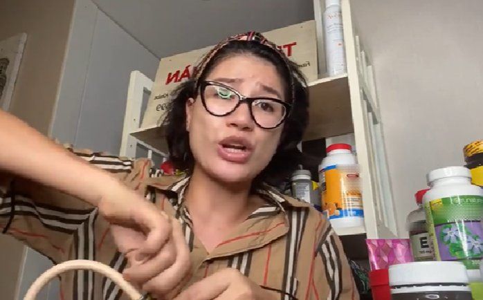 Trang Trần bất ngờ đăng ảnh bản thân mặc đồ phạm nhân kèm 'review' thông tin trong trại giam