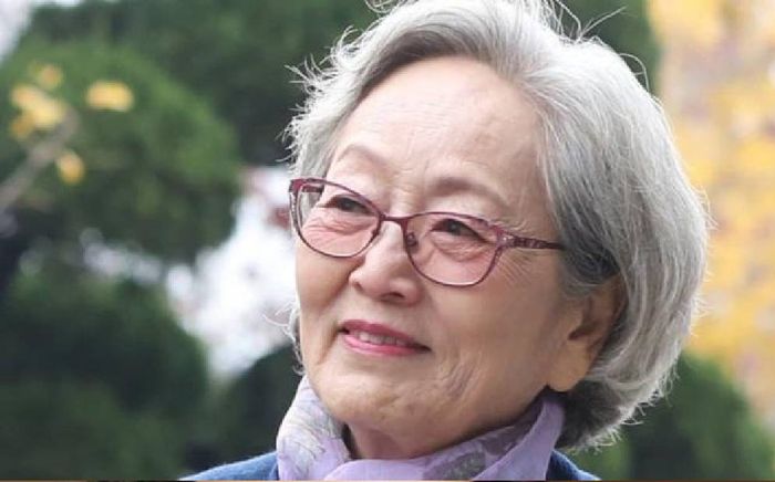 'Người bà quốc dân' nổi tiếng Hàn Quốc dương tính với COVID-19 ở tuổi 90, người hâm mộ lo lắng không thôi