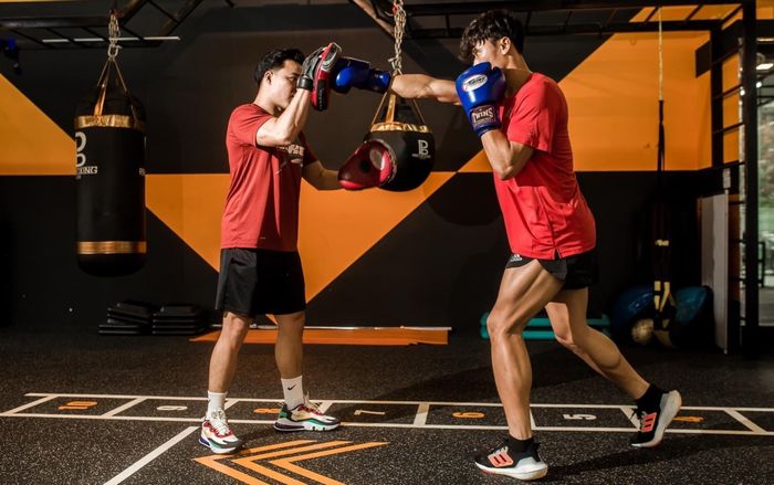 'Bắt trend' sức nóng The Champion, thủ môn Bùi Tiến Dũng học boxing vì quá yêu thích