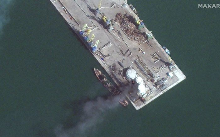 Ảnh vệ tinh chiến hạm Nga bốc cháy sau khi bị Ukraine 'phá hủy'