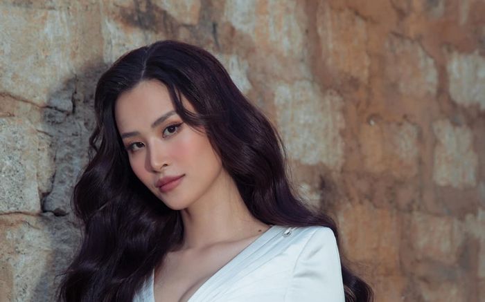 Nhờ fan bóp eo, Đông Nhi nhận lại kết quả 'hết hồn'