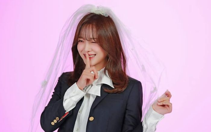 Hẹn Hò Chốn Công Sở: Kim Se Jeong công khai đang yêu Ahn Hyo Seop, lộ 'hint' rõ mồn một?