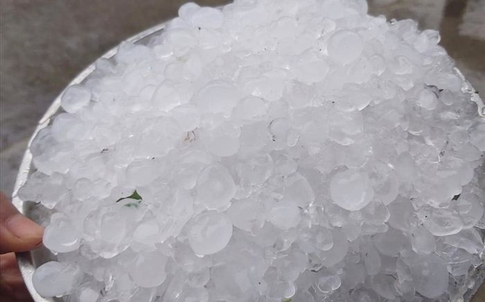 Đà Lạt bất ngờ xuất hiện mưa đá