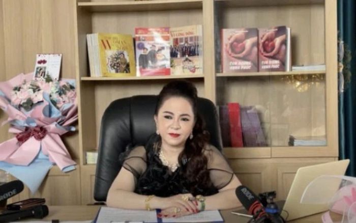 Công an mời ekip giúp sức cho bà Nguyễn Phương Hằng livestream lên làm việc