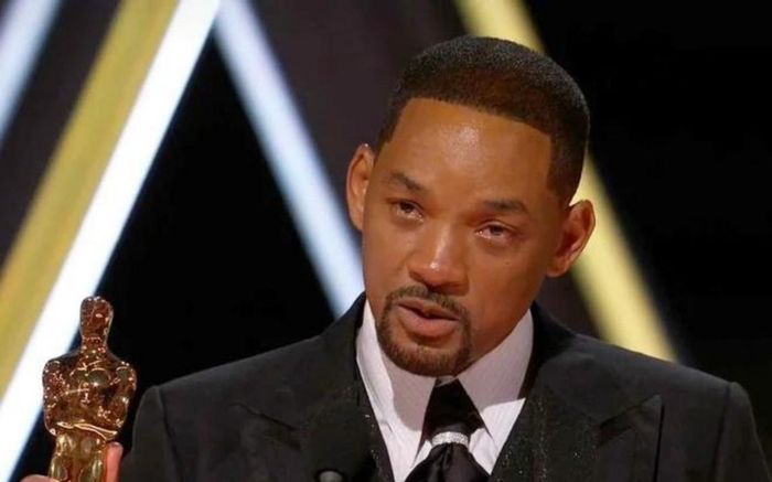 Oscar 2022: Sau cú đấm như 'trời giáng' vào mặt đồng nghiệp, Will Smith bật khóc nhận tượng vàng danh giá