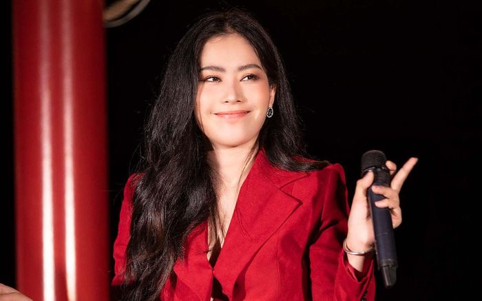 Vừa mới bị chê bai hát live trên sân khấu mới, Nam Em liền thông báo hoãn show hát?