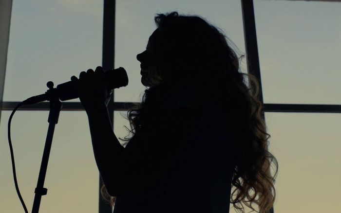 Nữ ca sĩ đình đám công khai chỉ trích mẹ và em gái ruột, người yêu cũ đã chia tay 20 năm cũng bị réo tên