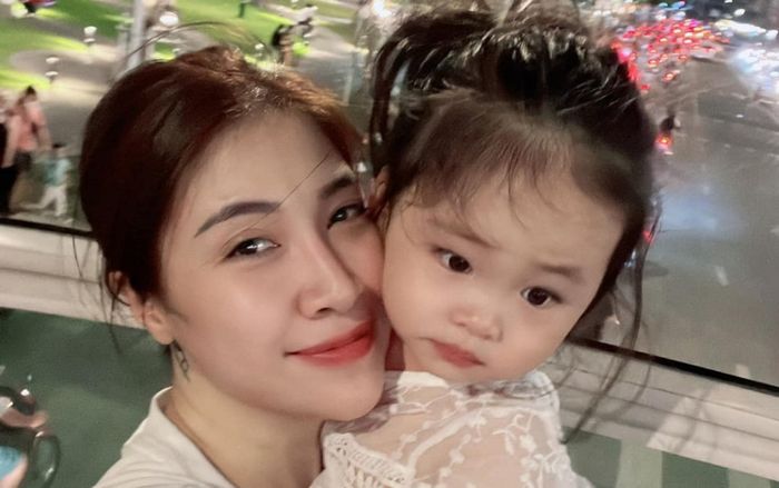 Pha Lê hoảng hốt cầu cứu dân mạng khi con gái gặp sự cố