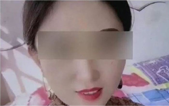 Bạn gái quen qua mạng bất ngờ tử nạn, chàng trai tới nhà viếng đám tang phát hiện sự thật 'ngã ngửa'