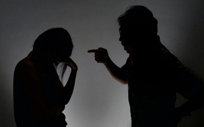 Bà hàng xóm bắt gặp sao nam Vbiz 'đi đường quyền' với bạn gái cũ trong quán bar?