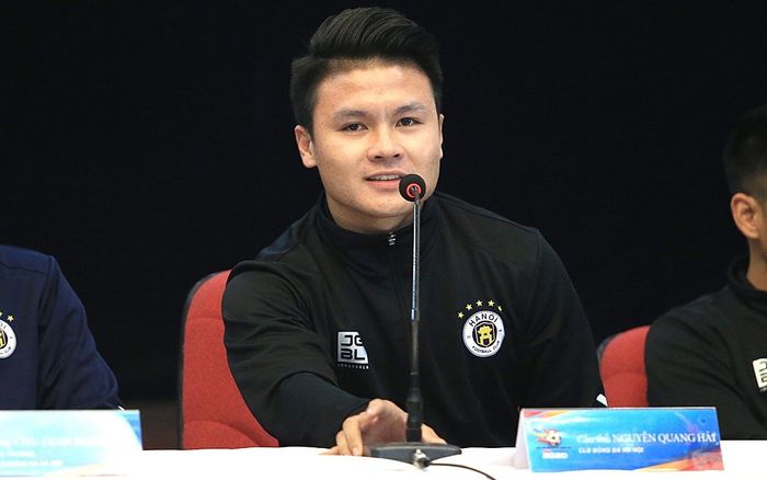 Tại sao cầu thủ Philippines chơi ở Premier League, còn Quang Hải không thể?