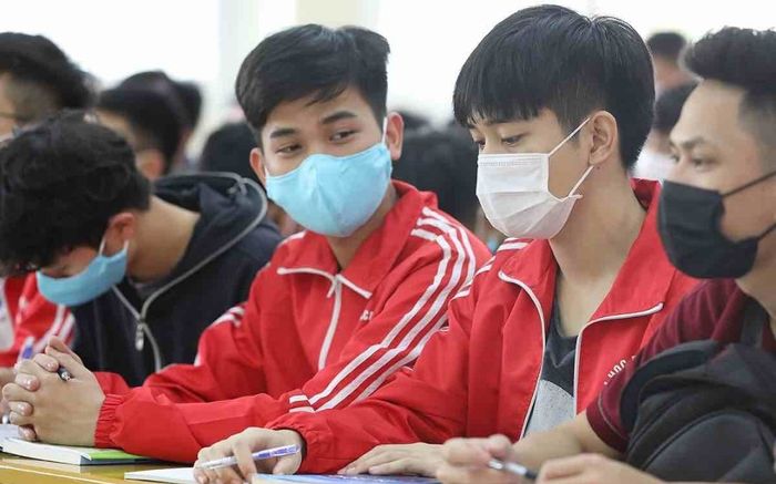 Sinh viên nhiều trường Đại học tại Hà Nội quay trở lại giảng đường từ đầu tháng 4
