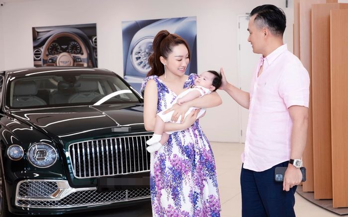Chi Bảo tặng siêu xe chục tỷ cho bà xã và quý tử
