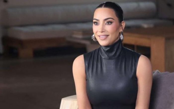 Quen tình trẻ kém 13 tuổi, người đẹp 'siêu vòng 3' Kim Kardashian cảm thấy hạnh phúc và mãn nguyện