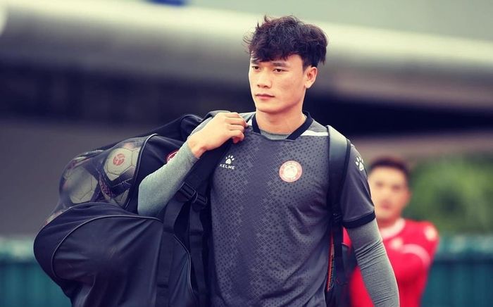 Thủ môn Bùi Tiến Dũng bỏ tập, CLB TPHCM nói sẵn sàng thanh lý hợp đồng