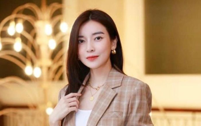 Cao Thái Hà nhắn nhủ bản thân giữa lúc tình cũ sắp lên xe hoa: 'Hạnh phúc muộn chút cũng không sao'