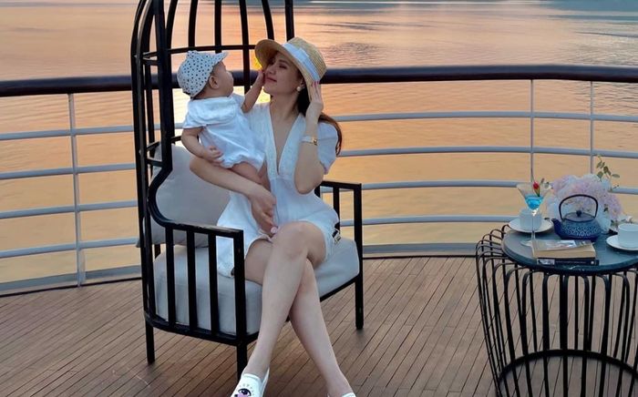 Xả kho loạt ảnh du lịch, Phanh Lee hiếm hoi hé lộ diện mạo nhóc tỳ