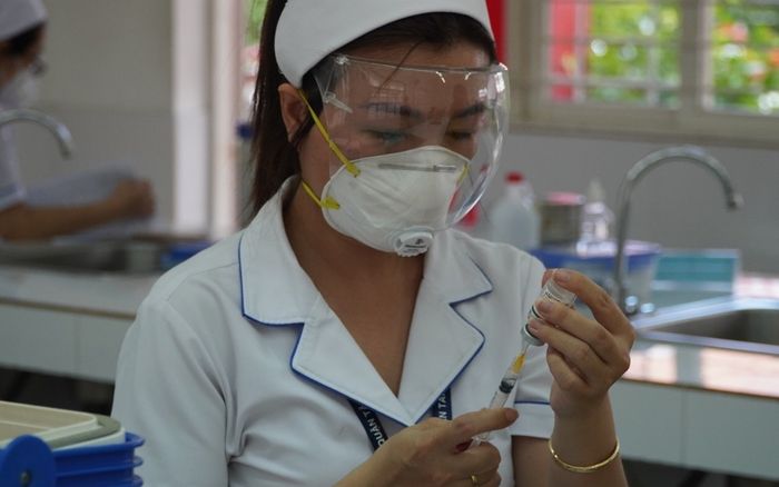 Số mắc mới COVID-19 giảm còn 28.307, thấp nhất trong gần 2 tháng nay