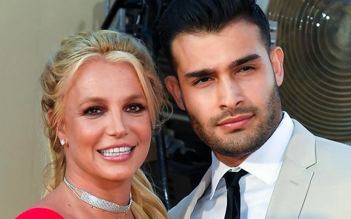 Britney Spears chính thức thông báo đang mang thai đứa con thứ 3 với bạn trai kém 13 tuổi