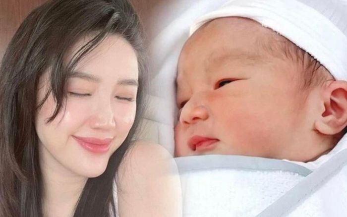 Bảo Thy thích thú ghi lại điệu cười giòn tan của quý tử, cư dân mạng cũng đổ rần rần vì quá cưng