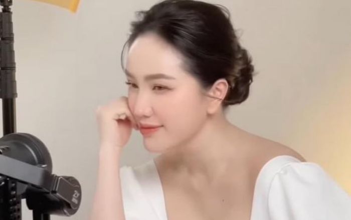 Cận cảnh nhan sắc 'mẹ bỉm' Bảo Thy: 'Gái một con trông mòn con mắt', đẹp không tỳ vết