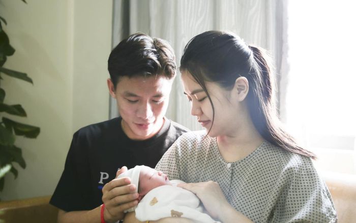 Gia đình Quế Ngọc Hải chào đón nhóc tỳ thứ hai, trông diện mạo giống bố y như đúc