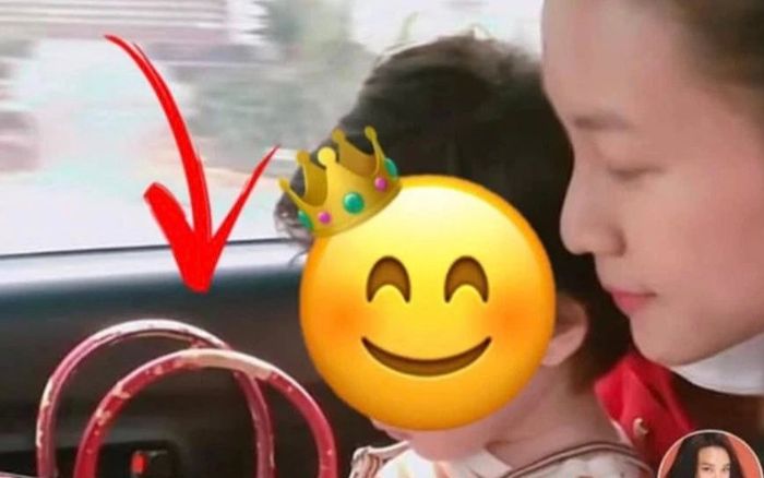 Netizen nghẹn lòng thương Hoàng Oanh khi nhìn thấy chiếc túi xách của cô