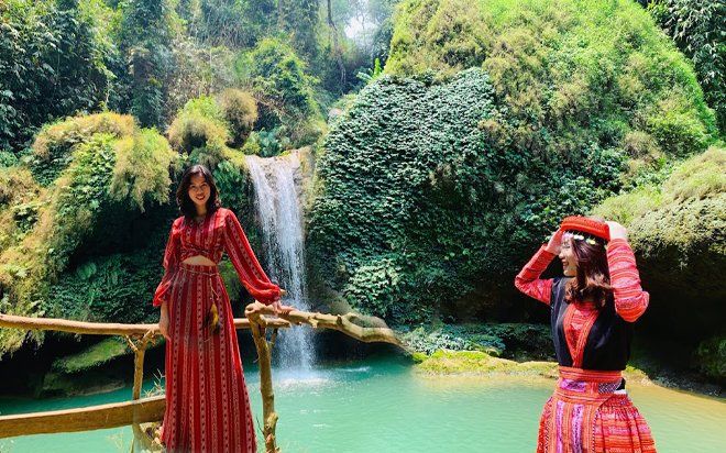 4 cô nàng Hà thành 'hạ gục' Mộc Châu trong 3 ngày 2 đêm
