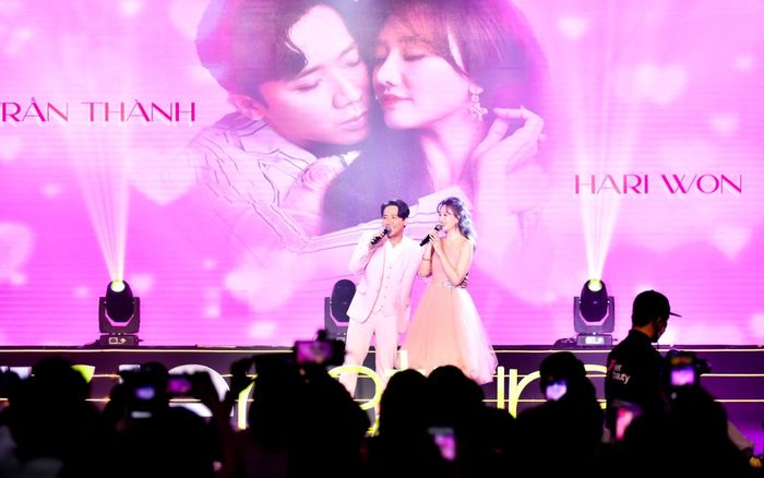 Sân khấu song ca đầy tình cảm của vợ chồng Trấn Thành: Giọng hát của Hariwon 'gánh còng lưng' ông xã