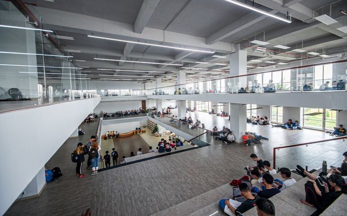 Thư viện 'nghìn tầng nghìn lớp' đi mãi không hết của sinh viên ĐH FPT TP. HCM