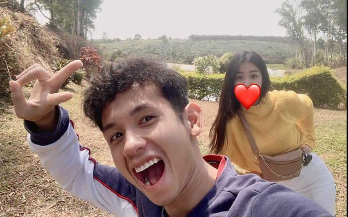 Hồng Duy tiếp tục 'khoe' bạn gái