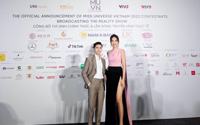 Miss World VN Trương Diệu Ngọc khoe chân dài miên man tại sự kiện Hoa Hậu Hoàn Vũ 2022