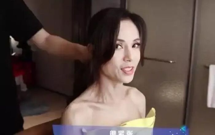 Lộ hình ảnh 'Tiểu Long Nữ' gầy trơ xương, khuôn mặt như biến dạng khiến fan lo lắng