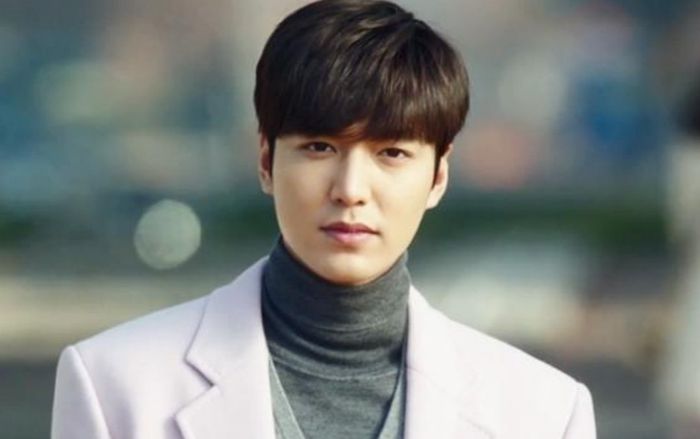 Hóa ra 'nam thần' Lee Min Ho từng tự nhận bản thân mình xấu, đặc biệt chỉ điểm 2 người đẹp trai nhất