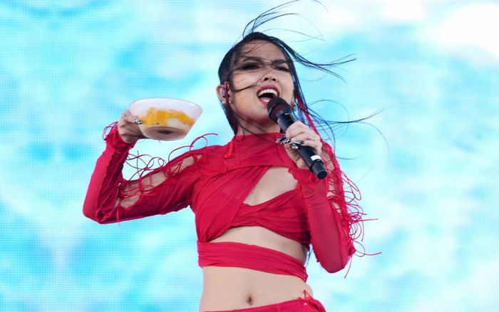 Hậu sân khấu của Milli tại Coachella 2022, Thủ tướng đề xuất xôi xoài vào di sản văn hóa Thái Lan