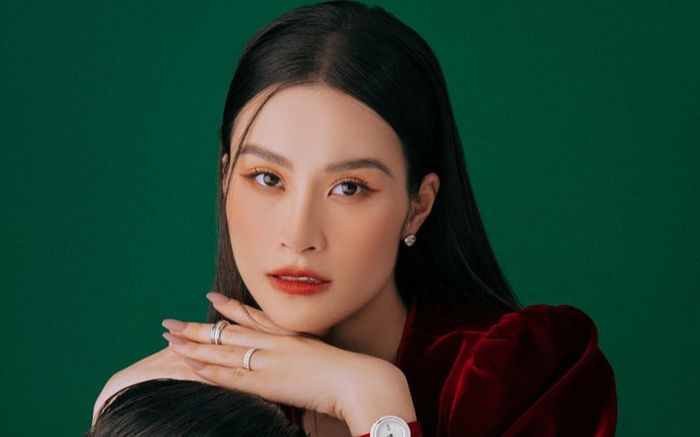 Bị fan nhận xét 'họa mặt' hơi dữ khi đi hát, Đông Nhi có màn phản ứng đầy bá đạo