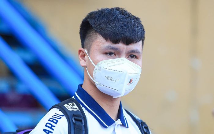 Giữa 'ma trận' tin đồn, Quang Hải ở Bình Định: Đi đâu cũng vui, chỉ đừng 'quay xe'